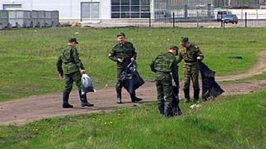 Студенты 4-х воронежских ВУЗов убирали участки на въездах в город