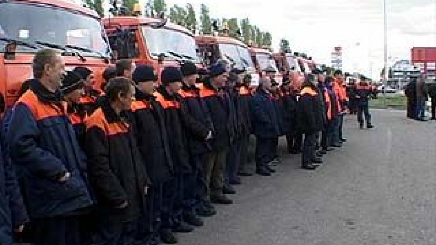 Парад тяжелой снегоуборочной техники прошел в Коминтерновском районе