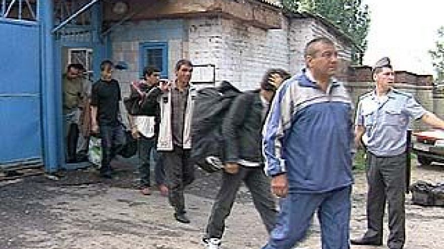 26 незаконных мигрантов отправили на Родину