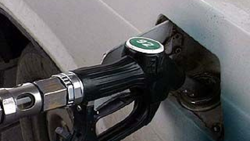 Мировая цена на нефть падает, а бензин в Воронеже продолжает дорожать