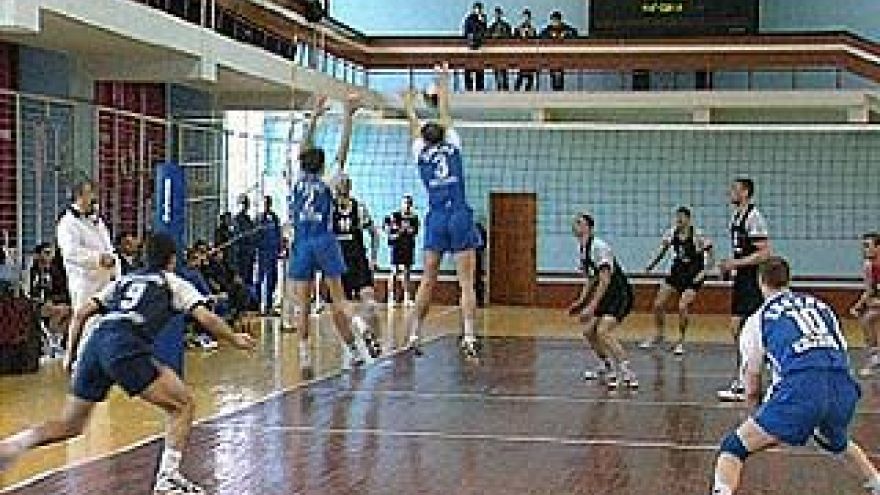 К 75-летию архитектурного вуза приурочили волейбольный турнир