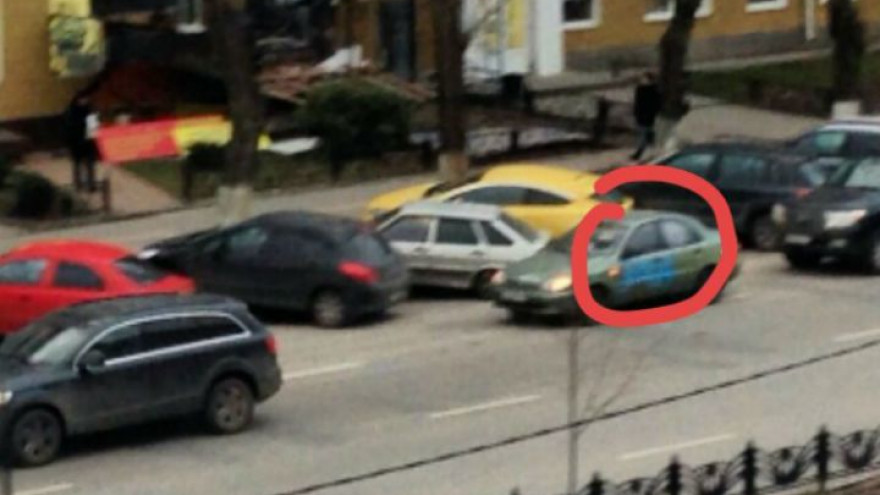 Фото: В центре Воронежа неизвестные исписали краской неправильно припаркованные авто