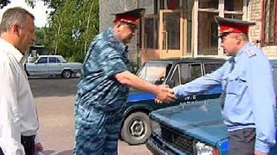 Милиционеры Левобережного УВД получили три новые машины