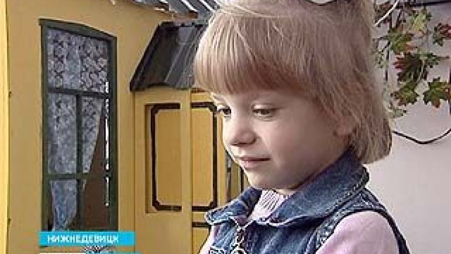 Девочка без документов и родителей скоро может получить и то, и другое