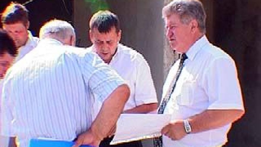 Заместитель губернатора Александр Цапин рабочий день провел в парке