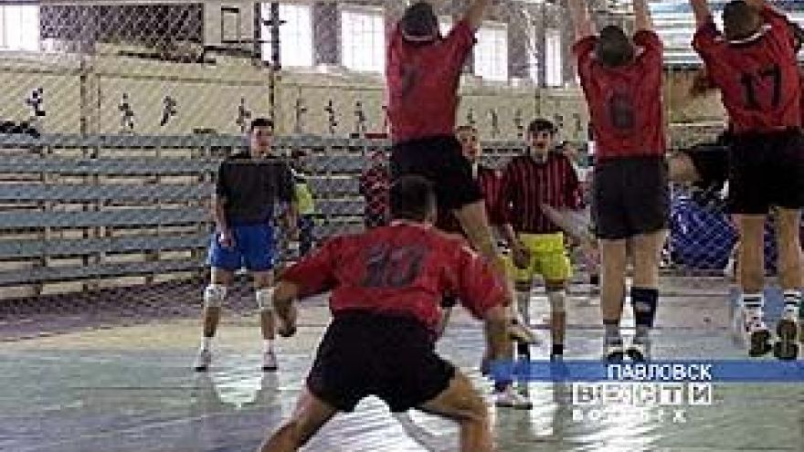 Волейболисты "Кристалла" уступили барнаульскому "Университету"