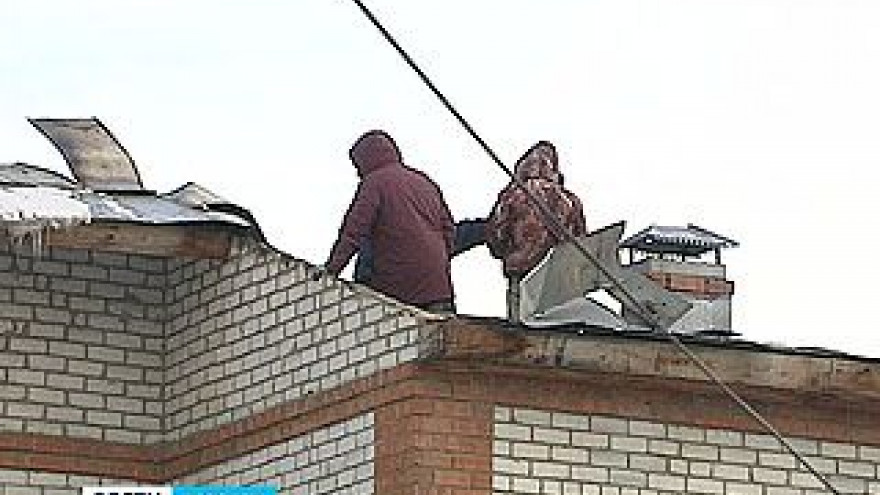 В Воронеже на улице Декабристов вспыхнул частный дом