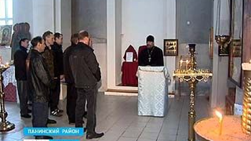 Панинские неплательщики алиментов отрабатывают повинность в храме