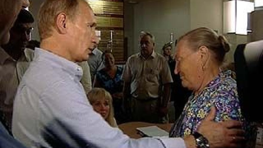 Владимир Путин пообщался с пострадавшими во время пожара воронежцами