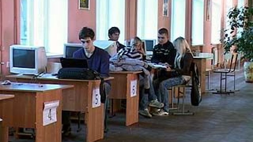 Рособрнадзор пока не будет вводить новые правила поступления в ВУЗы