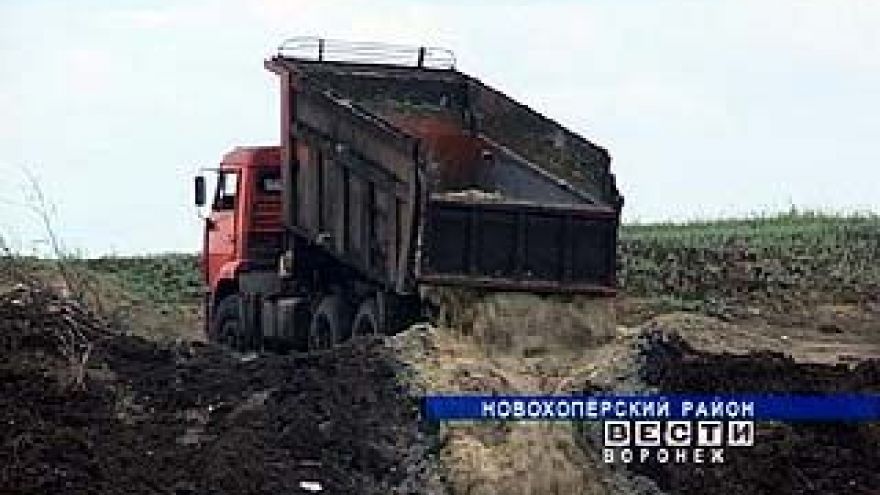 На окраине поселка Елань-Коленовский сахарный завод устроил свалку