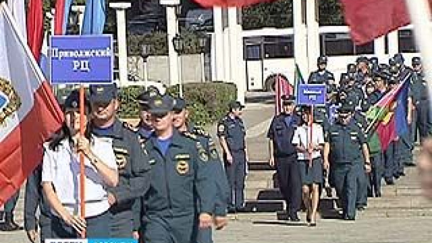 На Адмиралтейской площади состоялось открытие водно-моторных соревнований МЧС