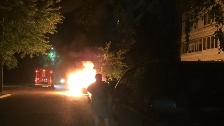В Воронеже сгорела машина, которую ранее неизвестные заливали монтажной пеной