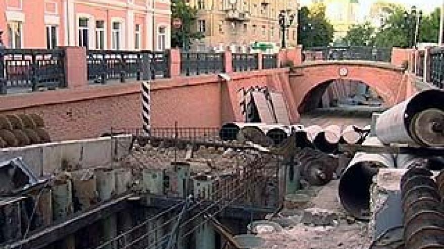 Два человека погибли, когда прокладывали теплотрассу возле Каменного моста