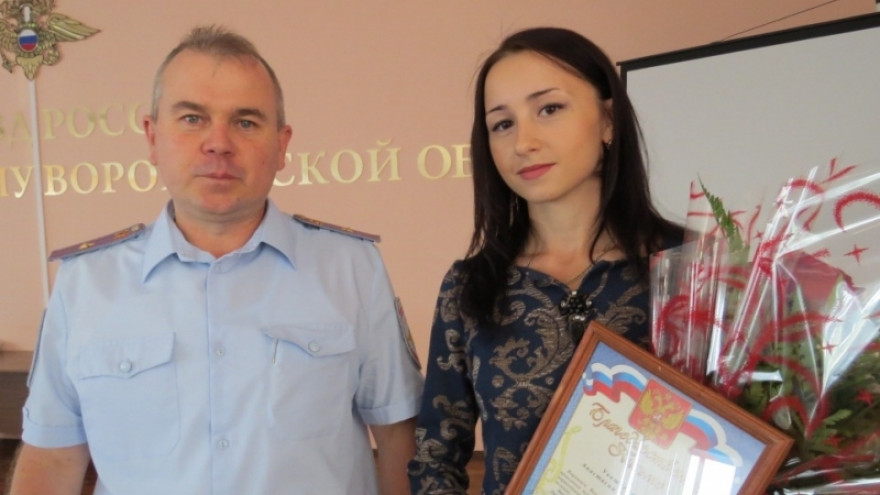 Жительницу Лисок за спасение выпавшего из окна ребёнка поблагодарили цветами и стихами