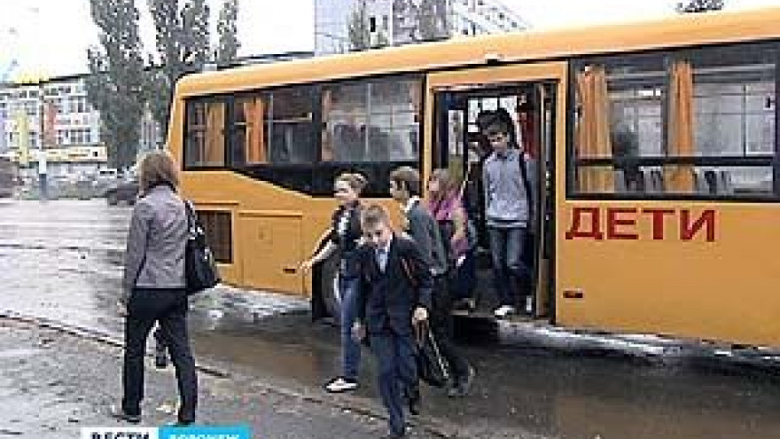 В Воронеже начали курсировать 8 новых школьных автобусов