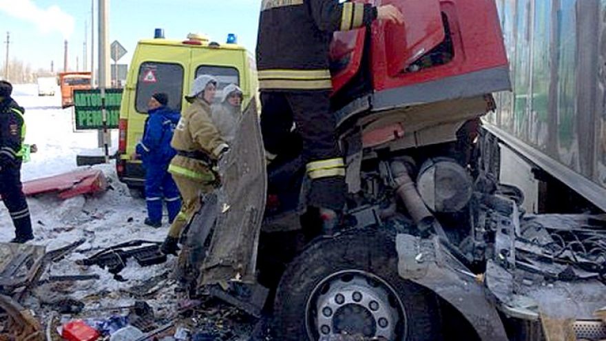 Последствия ДТП с автобусом и грузовиком в Воронежской области попали на видео