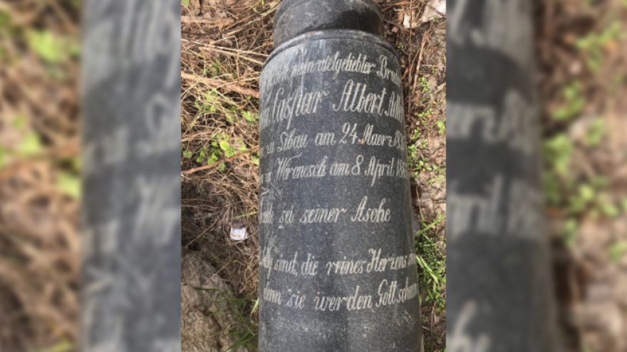 В Воронеже на Чижовке нашли старинный надгробный памятник