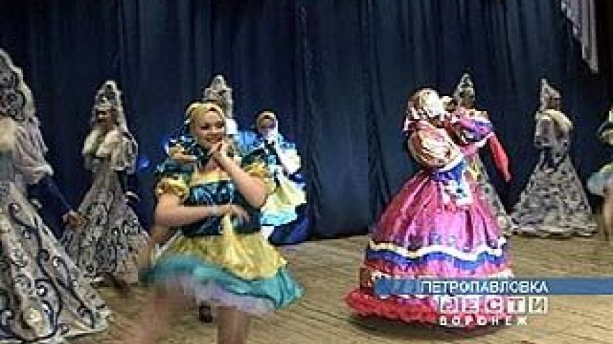 В Петропавловке гастролируют лискинские артисты