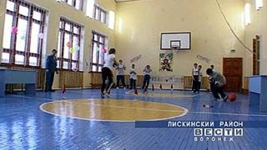 Спортсмены обживают спортзал в одной из школ Панинского района
