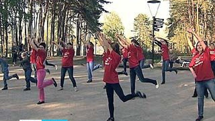 Флешмоб "На зарядку становись!" прошел в воронежском парке "Алые паруса"