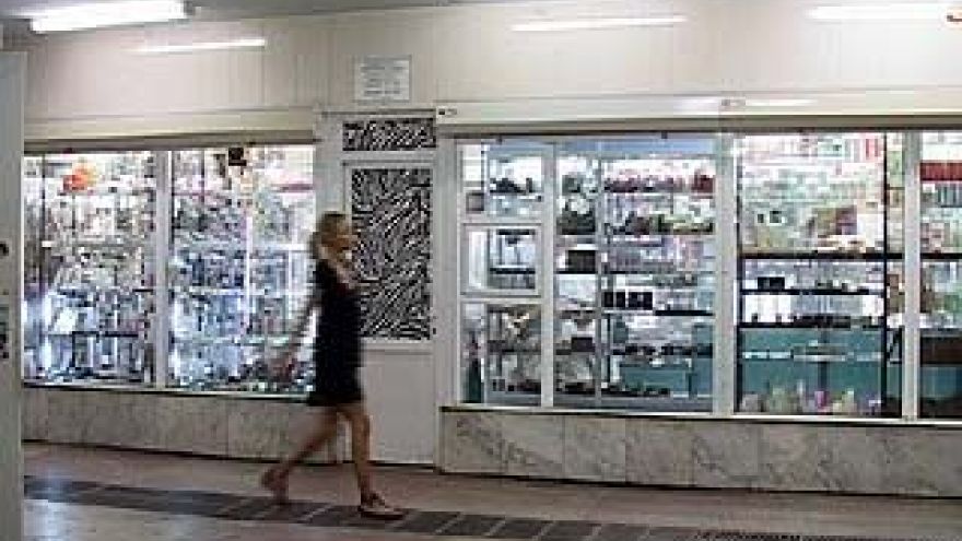 В подземном переходе у Цирка продают поддельные духи