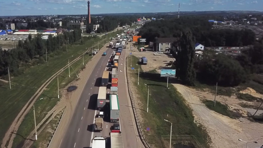 30-километровую пробку в Лосево сняли с высоты птичьего полёта