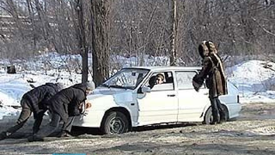 В центре Воронежа образовался каток из замерзших канализационных стоков