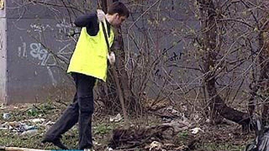 Жители Воронежа вышли на уборку дворов