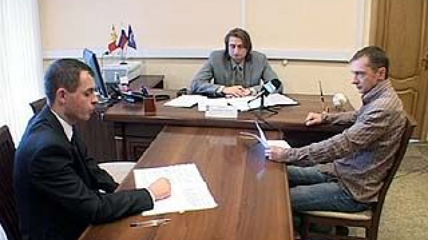 Депутат Госдумы отвечал на вопросы воронежцев в приемной Путина