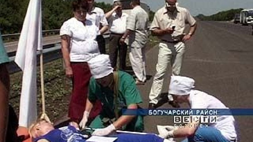 Спецслужбы тренировались спасать пострадавших в ДТП