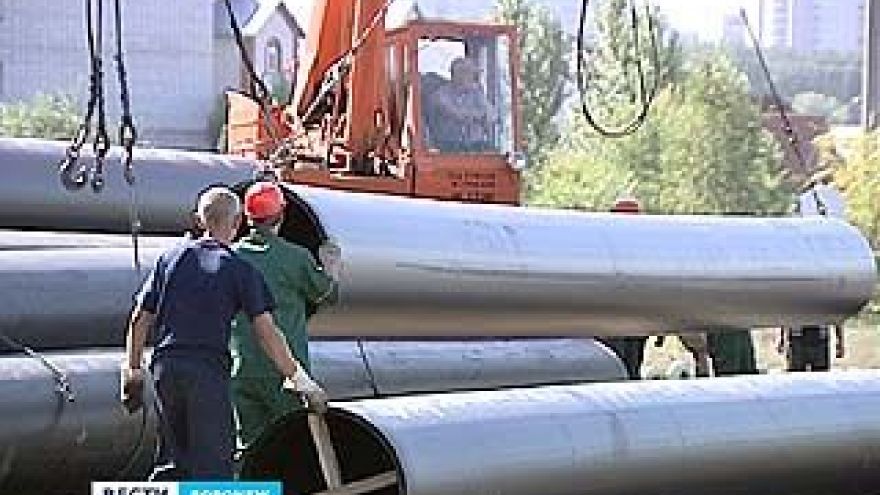 На улице Антонова-Овсеенко завершается сварка труб нового водовода