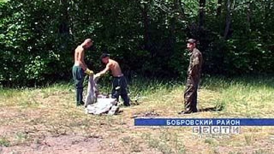 Заключенные Бобровской колонии приняли участие в очистке берегов Битюга