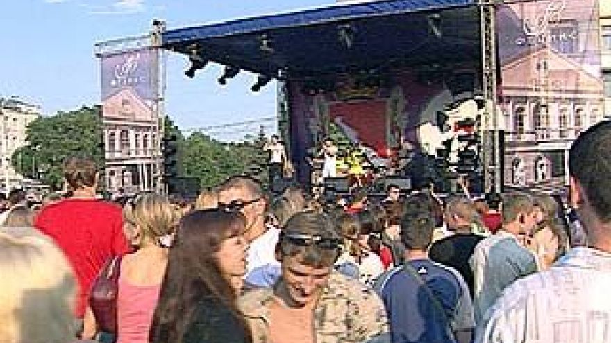 Выпускников 2006-го года поздравили на праздничном вечере