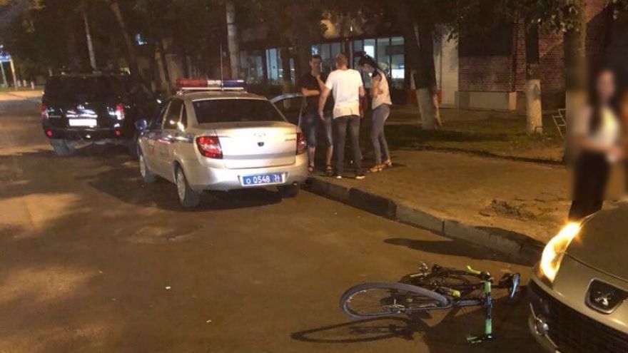 «Сбила машина, после чего я влетел в другое авто». Велосипедист ищет очевидцев ДТП в Воронеже