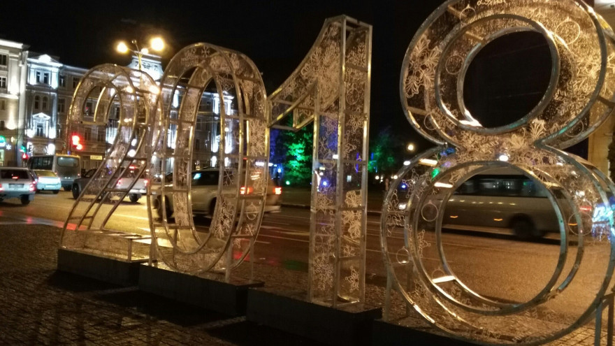 С главной площади Воронежа убрали упавшие цифры 2018