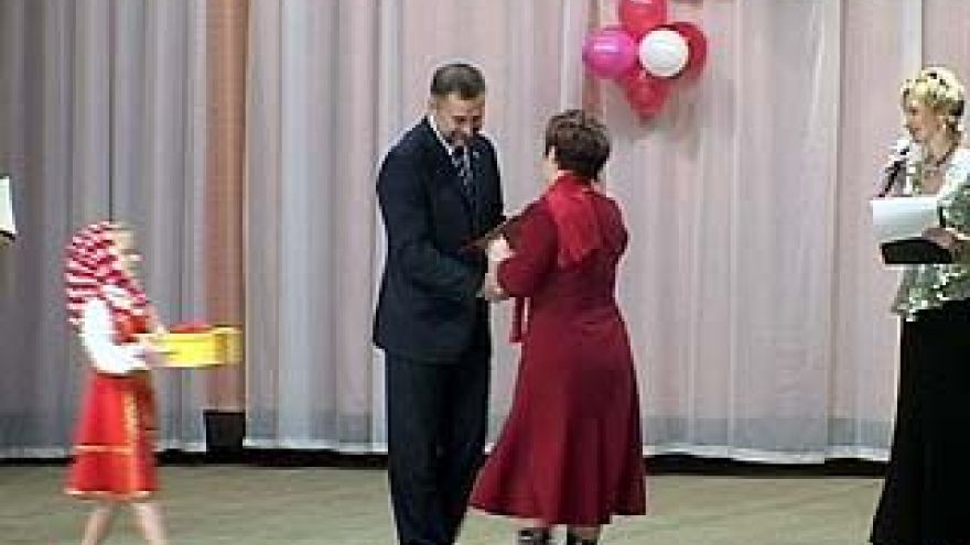 Воронежские депутаты поздравили учителей с профессиональным праздником