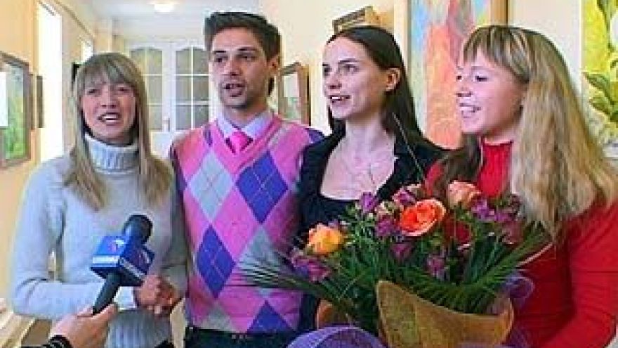 На "Радио России" снова звучали голоса финалистов конкурса "Славные песни"