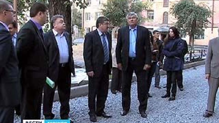 Благоустройство Ленинского района проверил мэр Сергей Колиух