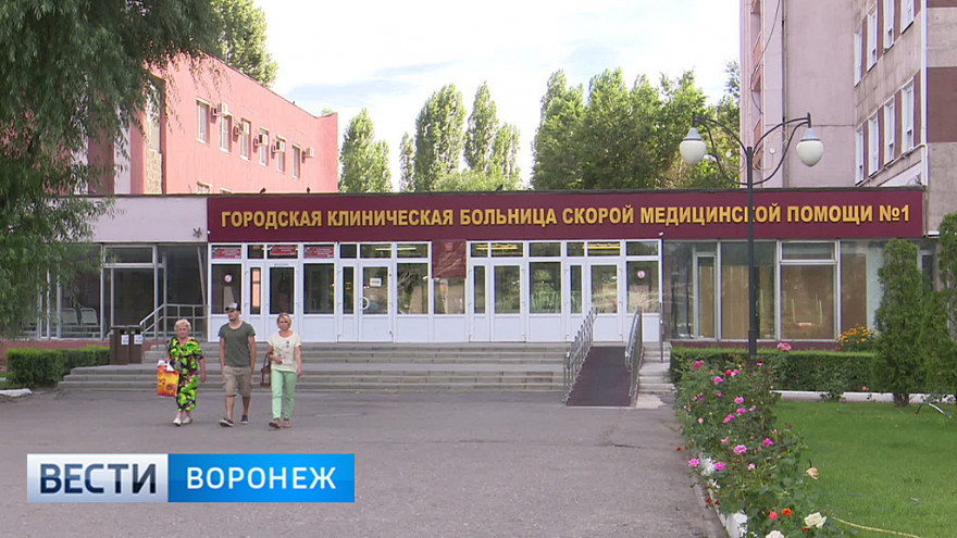 Из окна 7 этажа воронежской БСМП выпал человек
