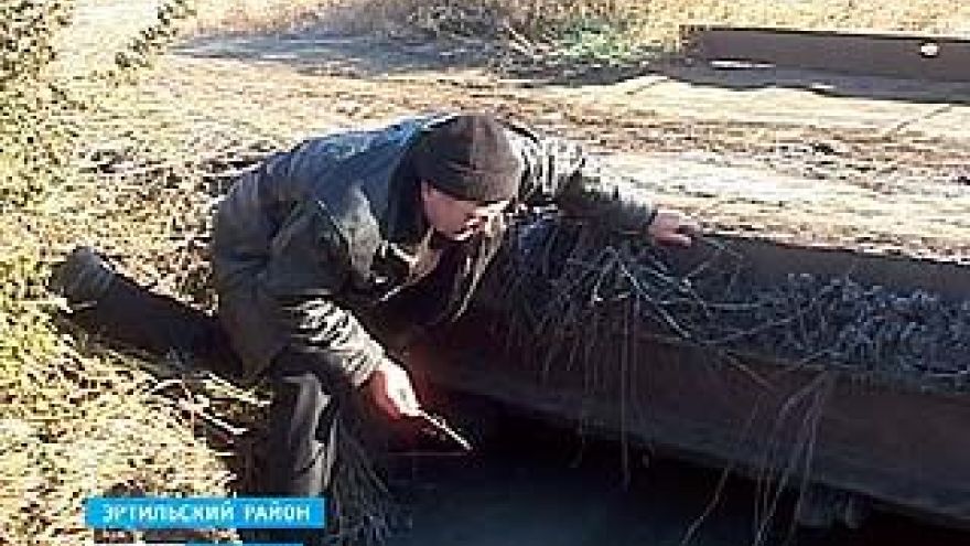 Мост, который соединяет два села в Эртильском районе, дал крен