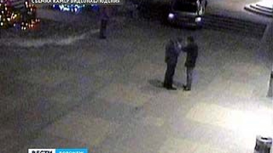 Воронежский полицейский вместе с другом чуть не заехали в кинотеатр на внедорожнике