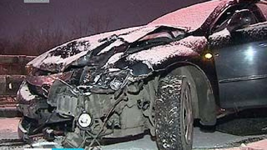 В массовой аварии на Северном мосту водители винят коммунальщиков