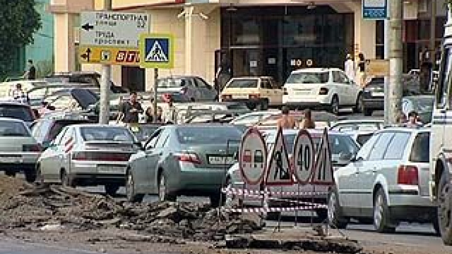 Почти каждый день в воронежский асфальт закатывают миллион рублей