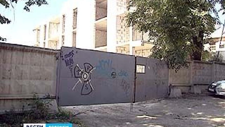 Жители частного сектора на Рабкоровской улице "воюют" со стройкой