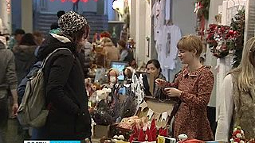 В Академии искусств прошла Рождественская ярмарка