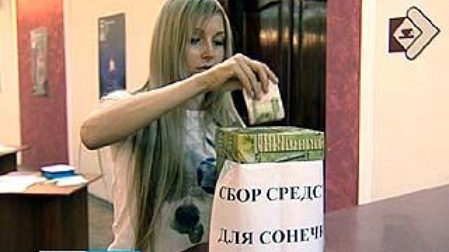 В ТЮЗе артисты из Саратова провели благотворительный концерт в помощь Софье Потуданской