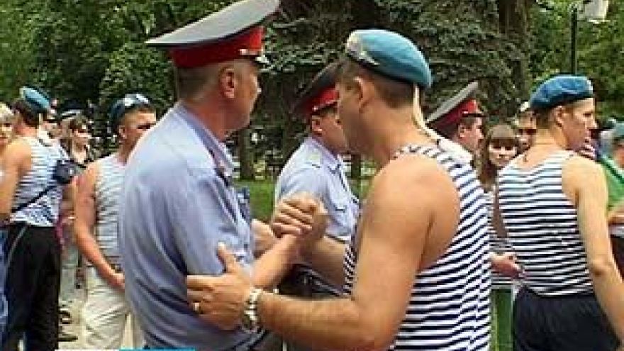 "Голубые береты" устроили масштабную драку со стражами порядка