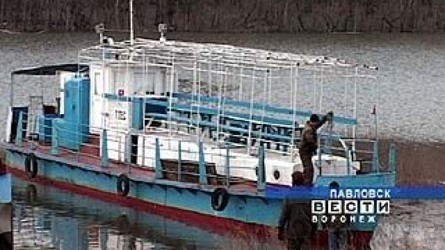 В Павловске торжественно спустили на воду теплоход