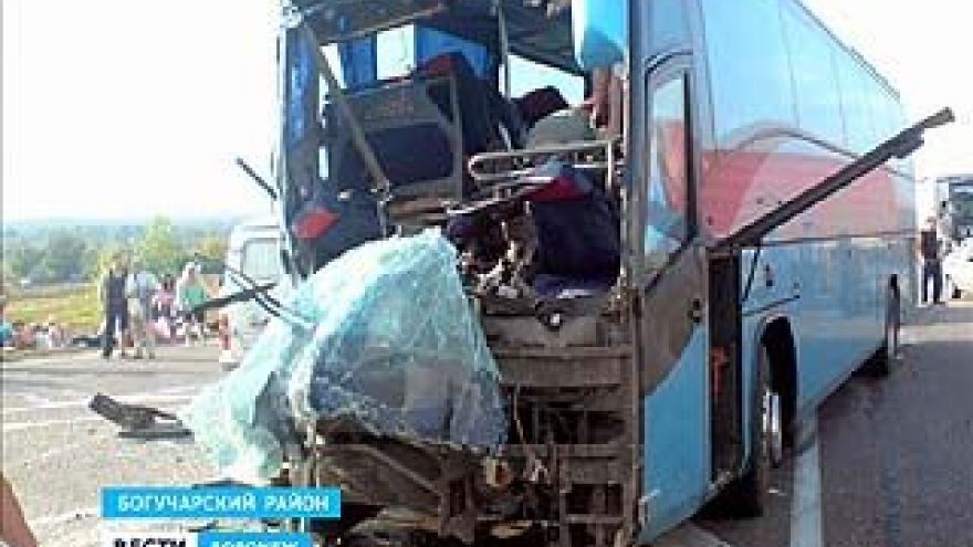 В Богучарском районе на трассе М 4 "Дон" произошло крупное ДТП